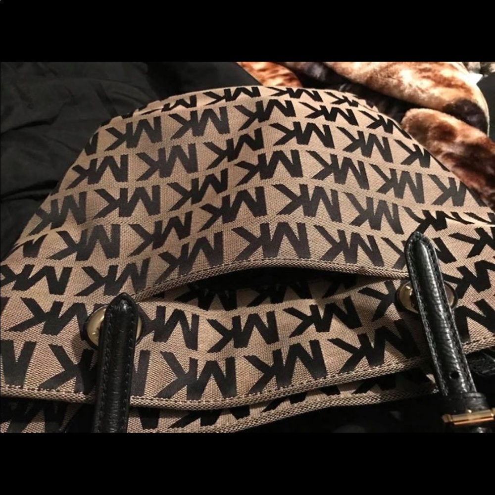 Authentic MK purse - Picture 2 of 2